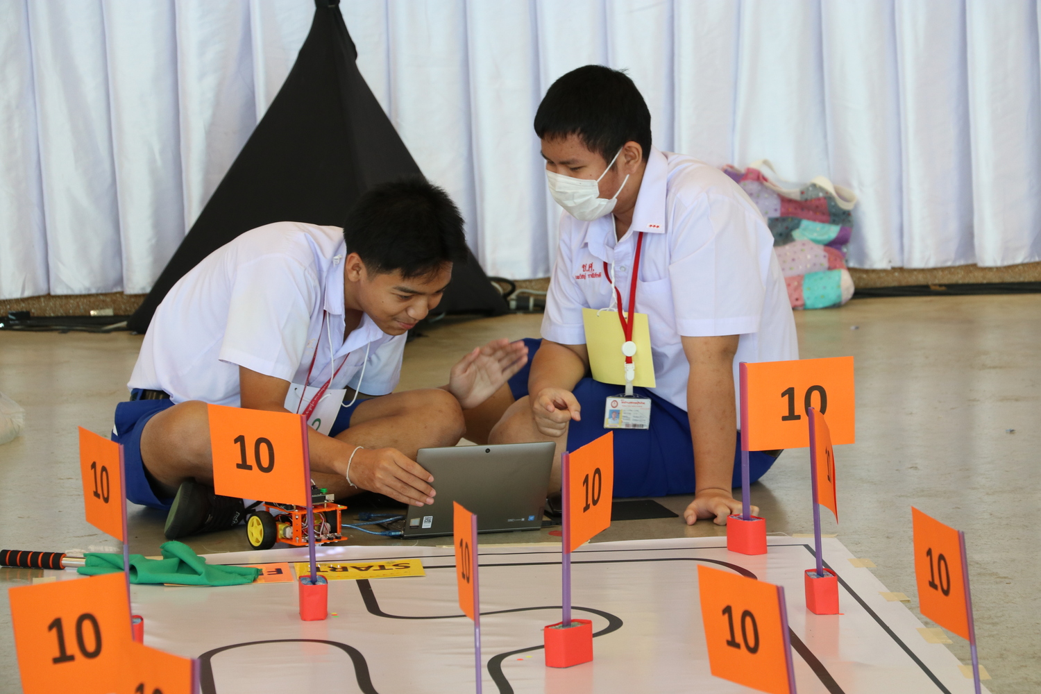 040168 32